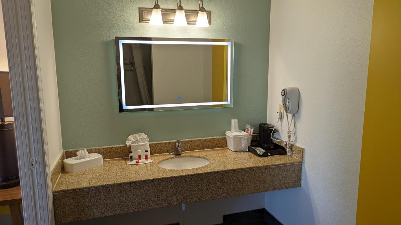 Days Inn By Wyndham Lake Havasu Lake Havasu City Bagian luar foto